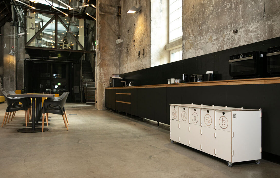 Waste bins for waste sorting supporting waste sorting.